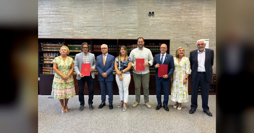 Educación y UEx firman la incorporación de Villafranca de los Barros, Montijo y Navalmoral de la Mata a la Universidad de los Mayores