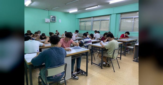 El esfuerzo y la excelencia de ocho estudiantes extremeños, reconocidos con los Premios Extraordinarios de Bachillerato
