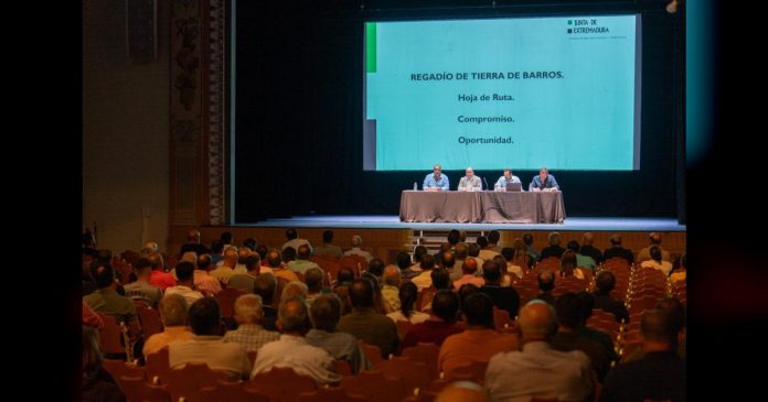 El proyecto de regadío de Tierra de Barros "es ya una realidad" con una inversión inicial de 20 millones de euros