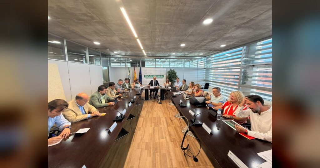 La comisión sectorial respalda por unanimidad el nuevo Plan de Vivienda de Extremadura 2026-2030, dotado con 951 millones de euros