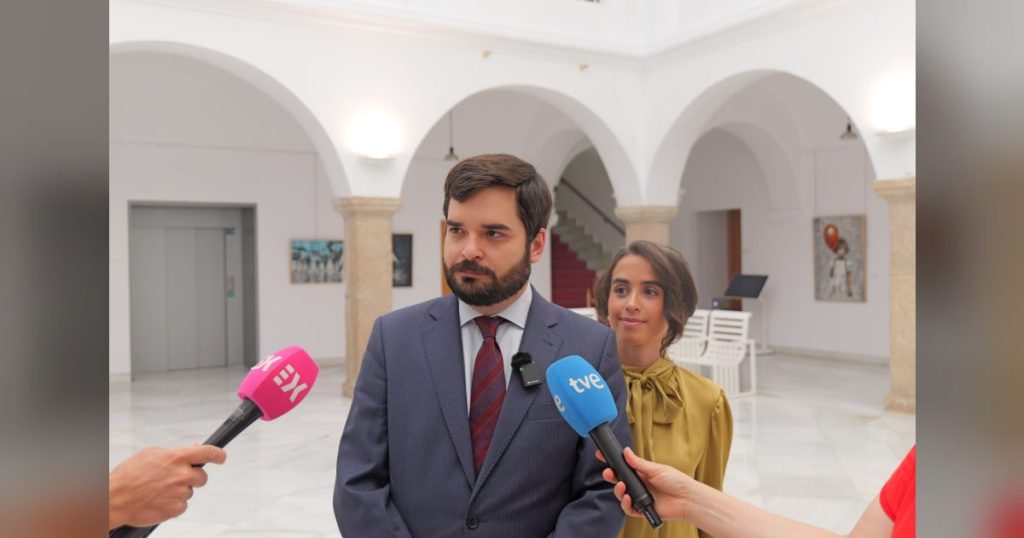 La Consejeria de Desregulacion, Servicios Sociales y Familia reafirma su compromiso con las politicas de juventud y con el cumplimiento de la legalidad
