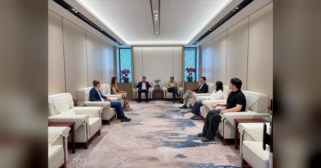La delegación extremeña en China mantiene reuniones con empresas líderes de la construcción industrializada, la ingeniería y el vehículo eléctrico en Pekín