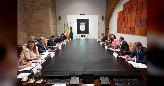 La Junta de Extremadura invierte más de 10 millones de euros en equipos de última generación para intervenciones de neurocirugía del SES