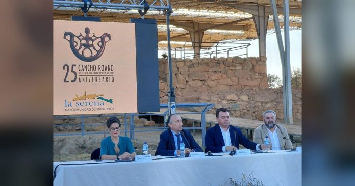 León destaca el potencial del legado tartésico para atraer turismo internacional en el XXV aniversario del Centro de Interpretación de Cancho Roano