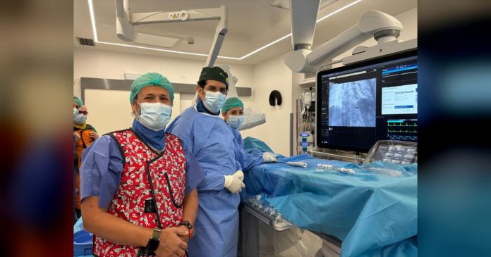 El Complejo Hospitalario Universitario de Cáceres realiza por primera vez el implante de un marcapasos sin cables