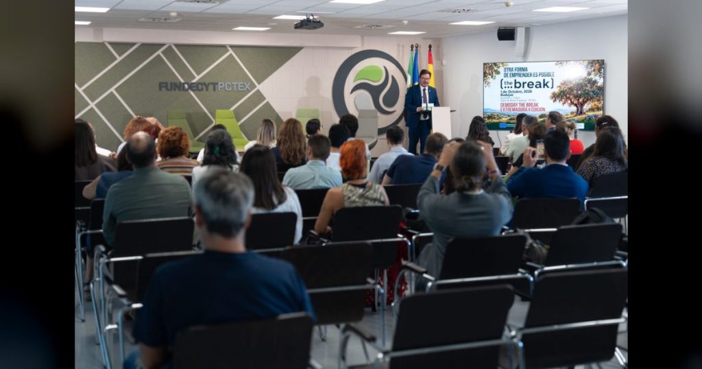 El consejero de Economía inaugura The Break Extremadura y destaca el creciente protagonismo de las mujeres en la economía regional
