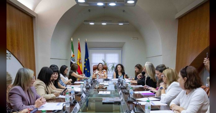 El Consejo Extremeño de Participación de las Mujeres inicia un nuevo periodo de cuatro años