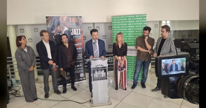 El secretario general de Cultura destaca la longevidad del Festival de Jazz de Badajoz, que este año rinde homenaje a Gene García