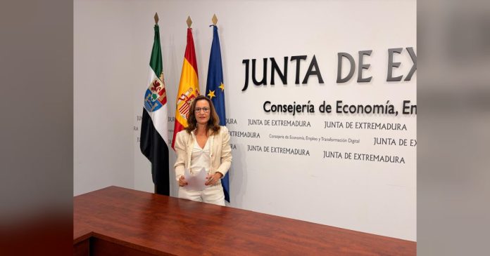 Extremadura reduce el paro en 3.370 personas en el último año, un 5,2%, y mantiene una evolución más favorable que la media nacional