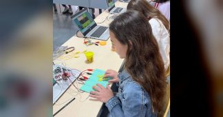 La Junta de Extremadura colabora en una jornada para despertar vocaciones digitales entre las niñas