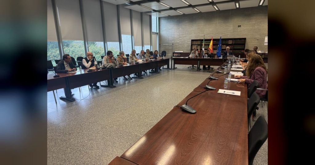 La Junta reune a la Mesa de Poblacion de Extremadura