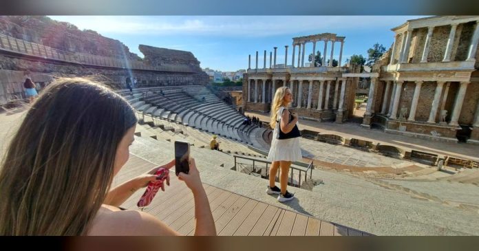 Turismo acerca Extremadura al público portugués a través de la mirada de una creadora de contenido