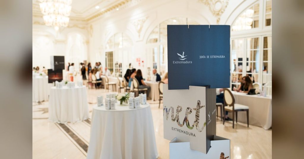 Turismo reúne en Las Palmas a 14 empresas extremeñas y más de 60 agentes de viajes canarios para comercializar el destino Extremadura