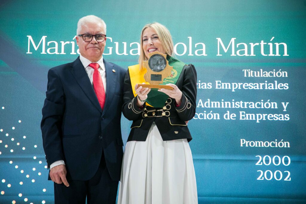 María Guardiola, reconocida como Alumni Honorífica 2026 de la UEX: «Extremadura no es un límite, es un punto de partida»