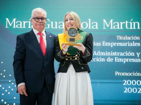 María Guardiola, reconocida como Alumni Honorífica 2026 de la UEX: «Extremadura no es un límite, es un punto de partida»