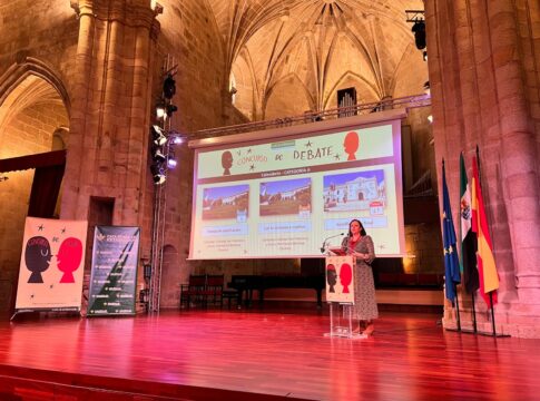 Casi un centenar de equipos participan en la ronda clasificatoria del V Concurso de Debate Escolar