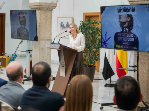 Guardiola reivindica la igualdad como «un deber democrático» en el acto institucional del 8M: «La igualdad es justicia y, cuando la justicia avanza, avanza toda Extremadura»