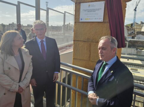 Inaugurada la pasarela ciclopeatonal sobre las vías de la estación de tren de Mérida tras una inversión de 2’5 millones