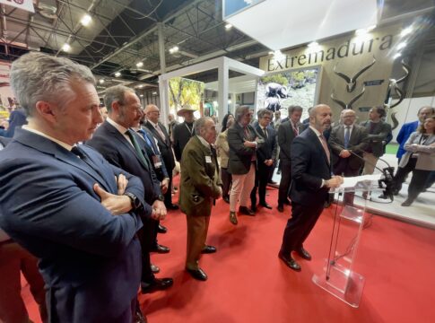 «Extremadura es el destino preferido para muchos cazadores españoles», destaca el consejero de Gestión Forestal en la inauguración de la mayor feria cinegética de España