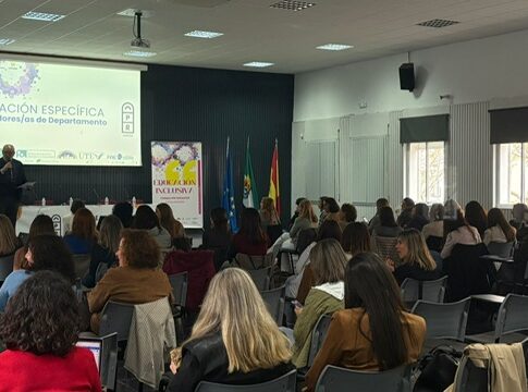 Un centenar de orientadores de Secundaria se forman para mejorar la atención al alumnado adolescente con TEA