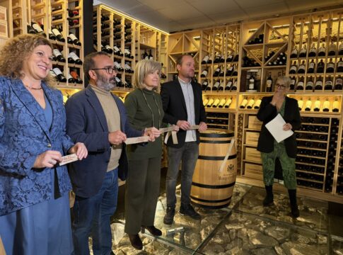 La consejera Victoria Bazaga destaca A Velha Fábrica como un ejemplo del «lujo silencioso» que ofrece Extremadura