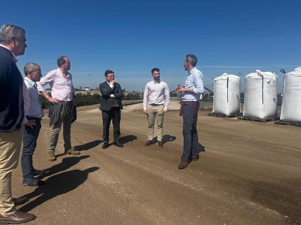 El consejero de Economía visita las empresas TROIL Vegas Altas, Complus y Smallops, ejemplos de innovación vinculados al programa FoodLab