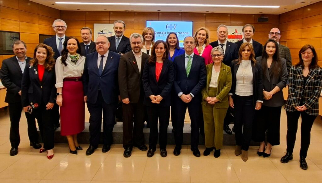Gª Espada, junto al resto de consejeros, propone una mediación entre el Ministerio y el comité de huelga y solicita la dimisión de la ministra si no es capaz de desbloquear el conflicto