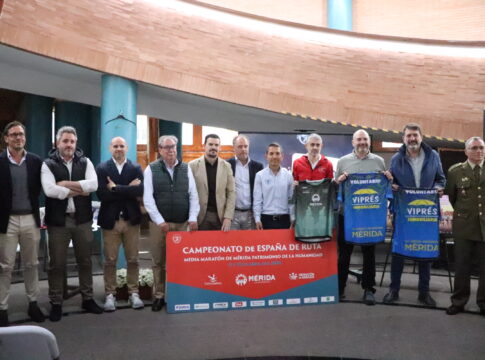 La Junta de Extremadura redobla su apoyo a la Media Maratón de Mérida, prueba referente del atletismo popular y escaparate nacional