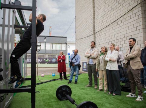 La Junta de Extremadura inaugura CUBOFit, una red de gimnasios portátiles al aire libre para fomentar actividad física en el mundo rural