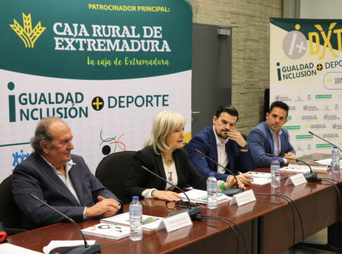 La Junta de Extremadura y Caja Rural sellan una alianza para multiplicar el impacto del principal programa de deporte inclusivo en la región