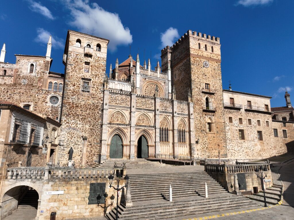 Extremadura se proyecta como destino religioso y cultural en la televisión italiana