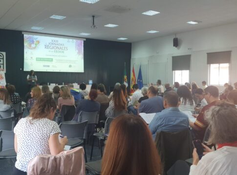 Un centenar de docentes y directivos de las 9 Escuelas Oficiales de Idiomas participan en las XXIII Jornadas Regionales