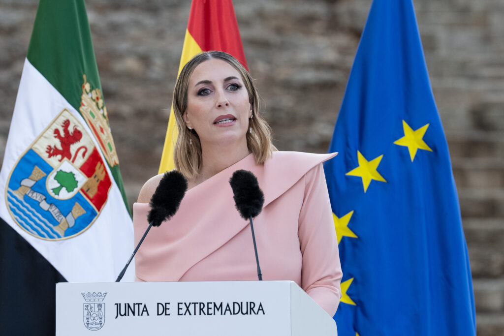 María Guardiola toma posesión como presidenta de la Junta de Extremadura