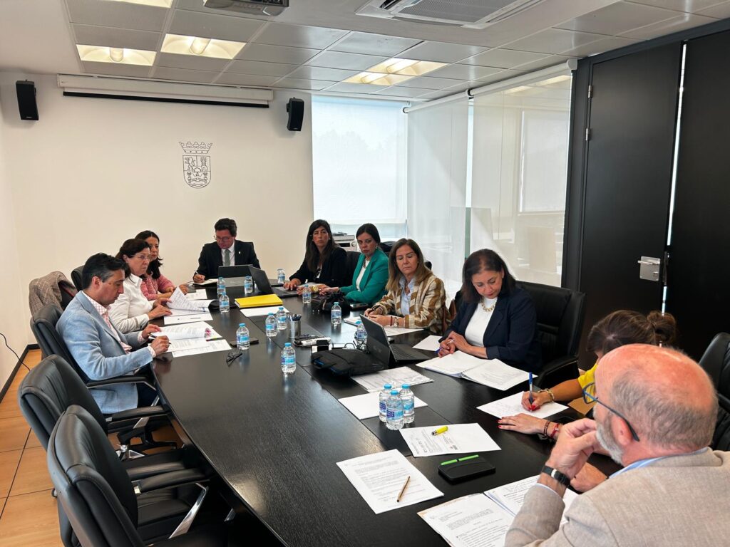 FEVAL aprueba la planificación para 2027 y elige presidenta, por el sistema de rotación de la institución, a la alcaldesa de Don Benito, Elisabeth Medina