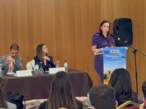 La consejera de Salud destaca el importante papel que desempeñan los  especialistas en Traumatología y Ortopedia en la asistencia sanitaria