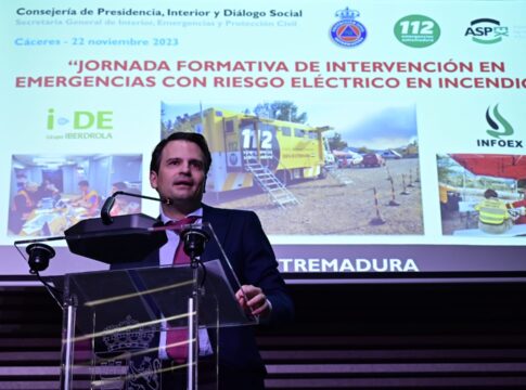 Abel Bautista inaugura las jornadas formativas de intervención en emergencias con riesgo eléctrico en incendios forestales