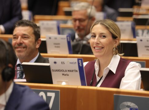 María Guardiola destaca el Premio Carlos V como símbolo de unión ante el Comité Europeo de las Regiones