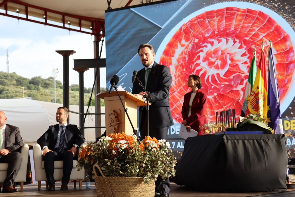 Abel Bautista reivindica en Jerez de los Caballeros la defensa del ibérico extremeño como «motor económico, identidad y orgullo para Extremadura»