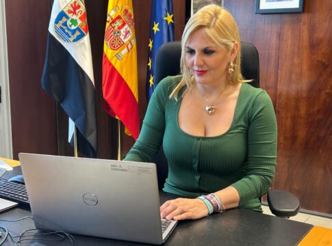 La consejera de Hacienda solicita al ministro Arcadi España que las ayudas autonómicas por los incendios del pasado verano no tributen