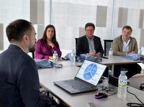 Santamaría destaca el papel de EFICAE como referente en eficiencia energética y acompaña su crecimiento empresarial