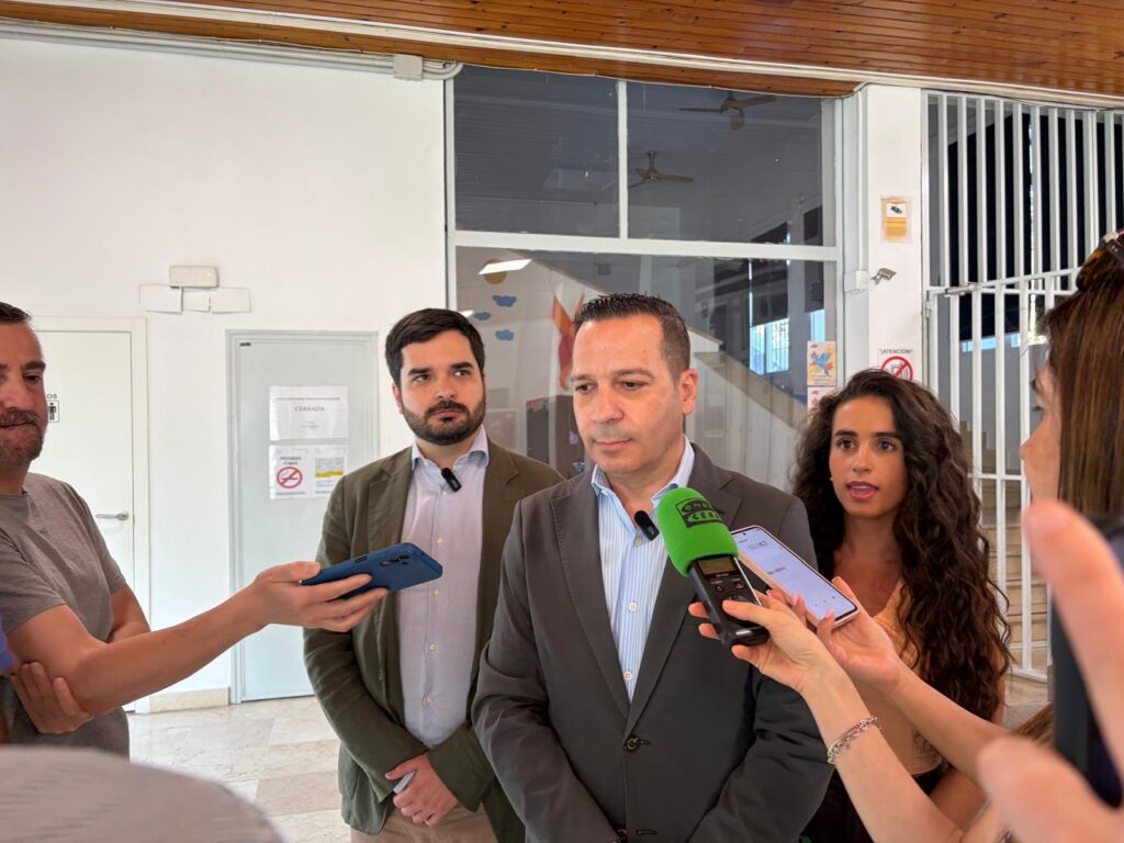 El vicepresidente Óscar Fernández reafirma el compromiso de la Junta con la seguridad y estabilidad laboral del Centro ‘Marcelo Nessi’