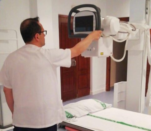 El Área de Salud de Badajoz renueva el equipo de Radiología del Centro de Salud de Jerez de los Caballeros tras casi 20 años