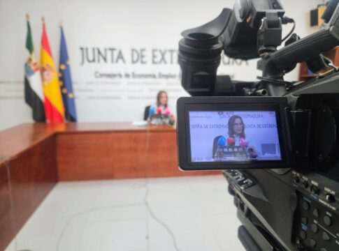 Extremadura registra en mayo el menor nivel de paro de su historia con 61.540 personas desempleadas y lidera la bajada a nivel nacional