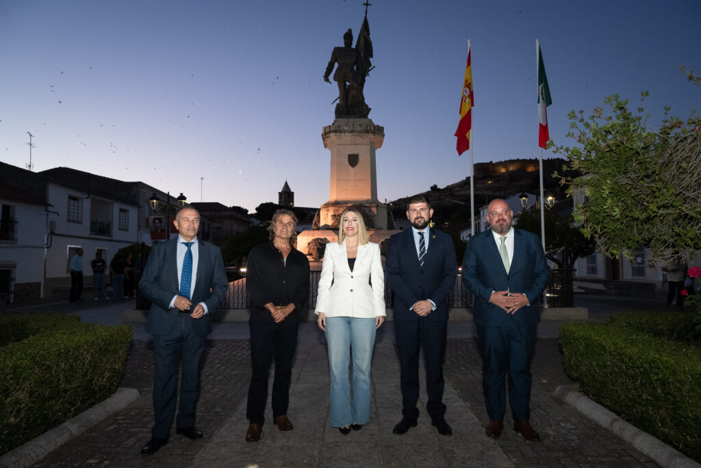 La presidenta de la Junta reivindica en Medellín a Extremadura como «corazón del mestizaje» y símbolo de unión entre pueblos