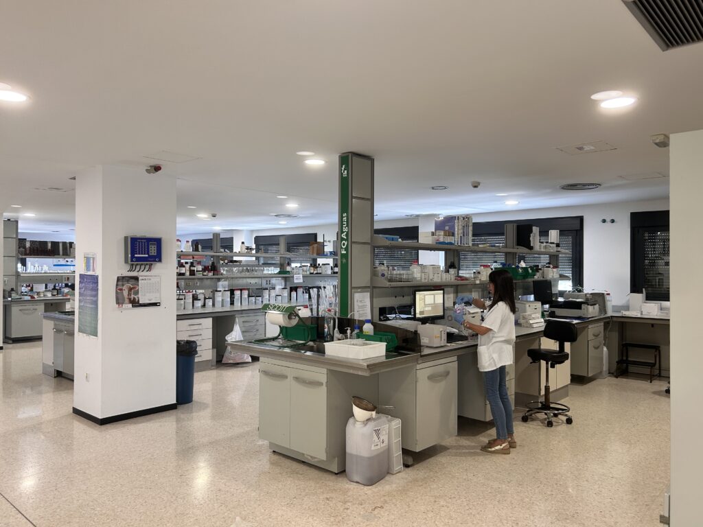 El Área de Salud de Badajoz renovará equipamiento obsoleto de más de 25 años del Laboratorio de Salud Pública