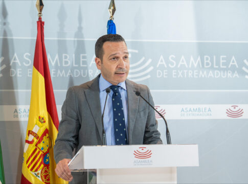 El vicepresidente, Óscar Fernández Calle, presenta un presupuesto de casi 218 millones de euros centrado en los servicios sociales, las familias y la juventud