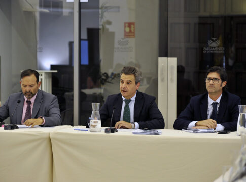La consejería de Agricultura presenta un presupuesto de 1.080 millones destinado principalmente al sector primario y a modernizar infraestructuras