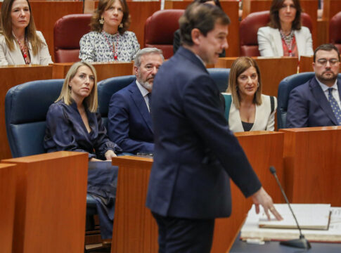 María Guardiola acompaña a Alfonso Fernández Mañueco en su toma de posesión como presidente de Castilla y León