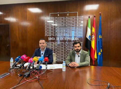 El vicepresidente Óscar Fernández Calle afirma que la Junta va a solicitar pruebas de edad a los MENAS que lleguen a Extremadura