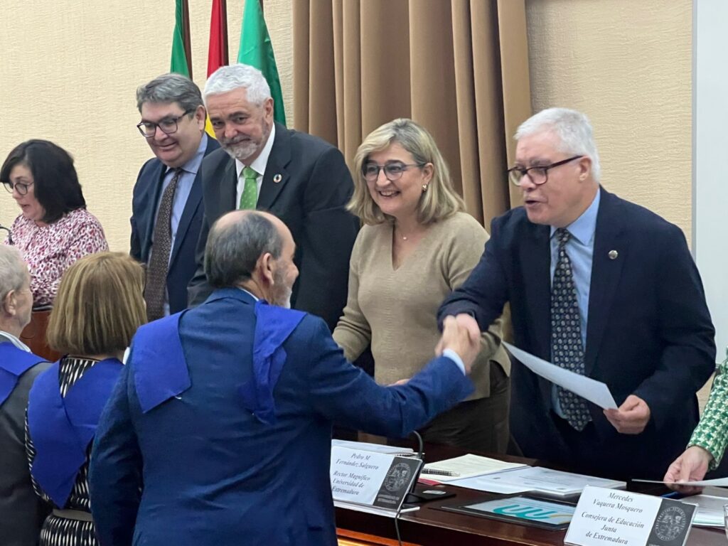 La Universidad de los Mayores de Extremadura supera las 2.000 matrículas y estudia ampliar su presencia a nuevas localidades